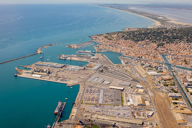 Infrastructures et quais port de commerce de Sète