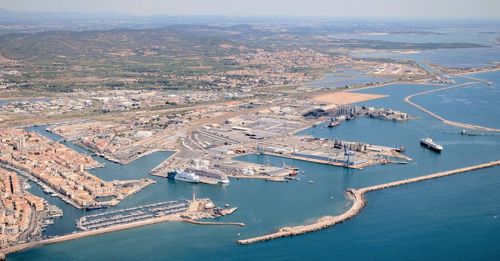 Vue aérienne port de commerce de Sète